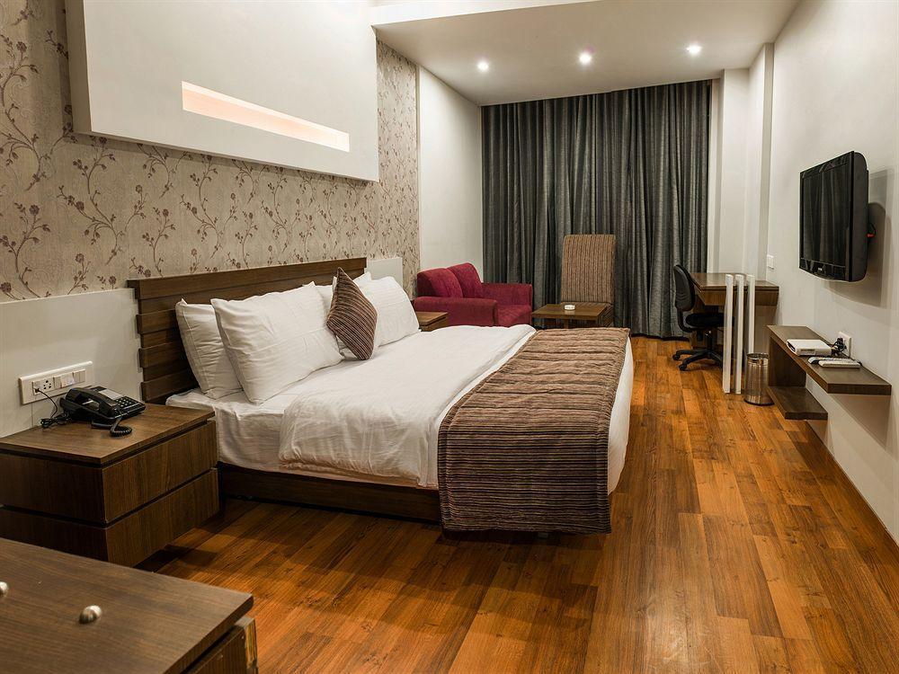Hotel Narula'S Aurrum Amritsar Ngoại thất bức ảnh