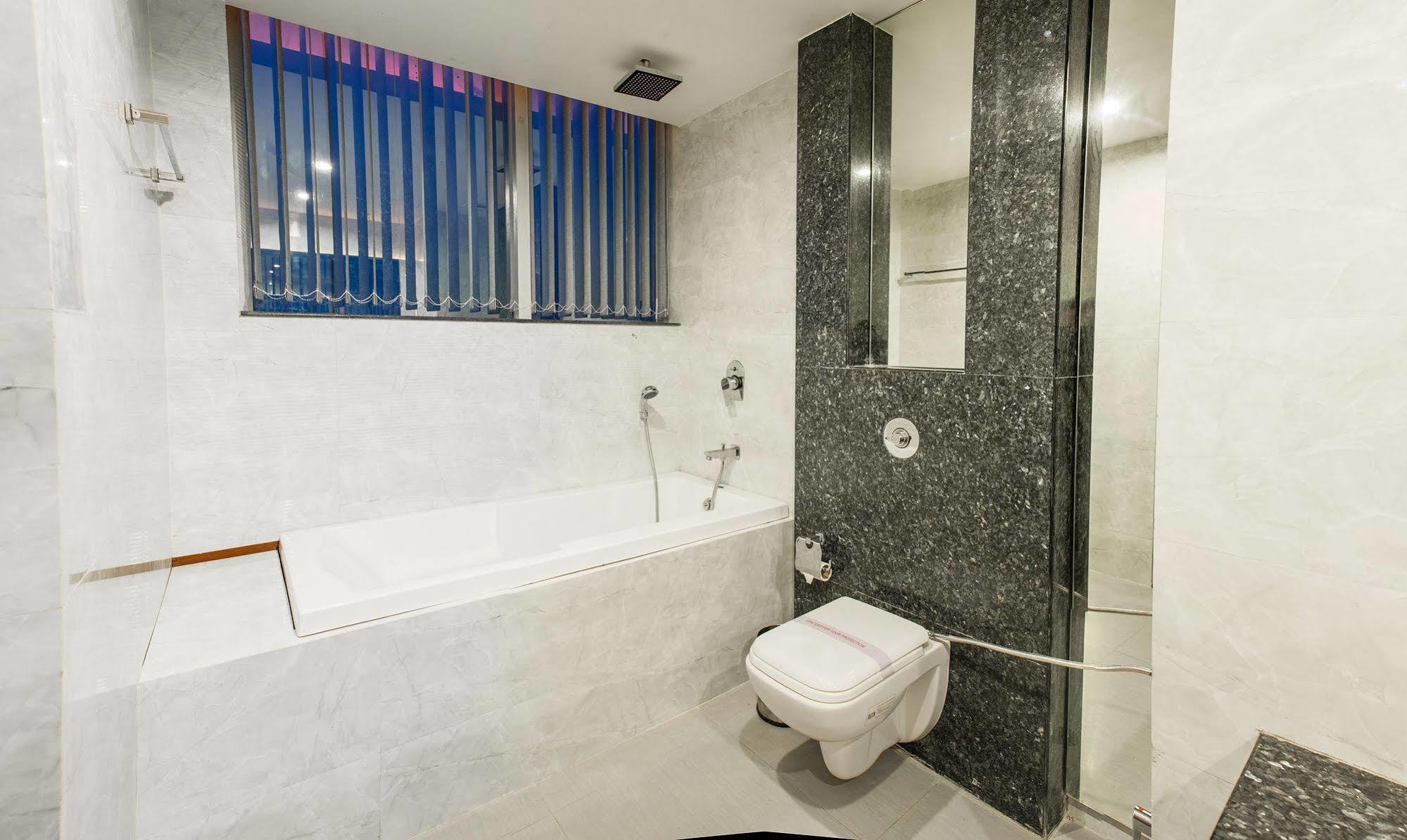Hotel Narula'S Aurrum Amritsar Ngoại thất bức ảnh