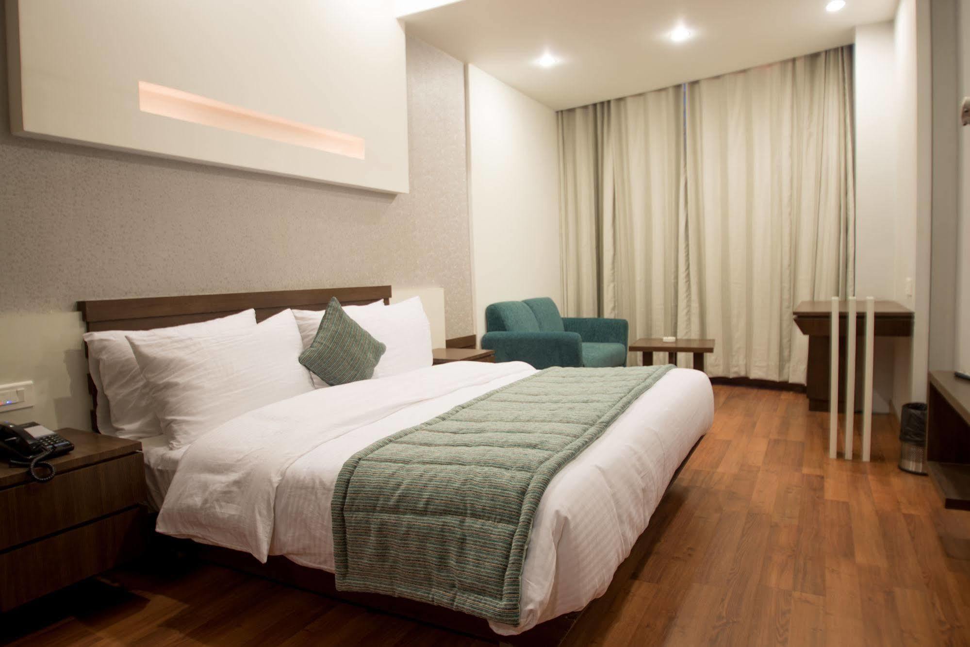 Hotel Narula'S Aurrum Amritsar Ngoại thất bức ảnh