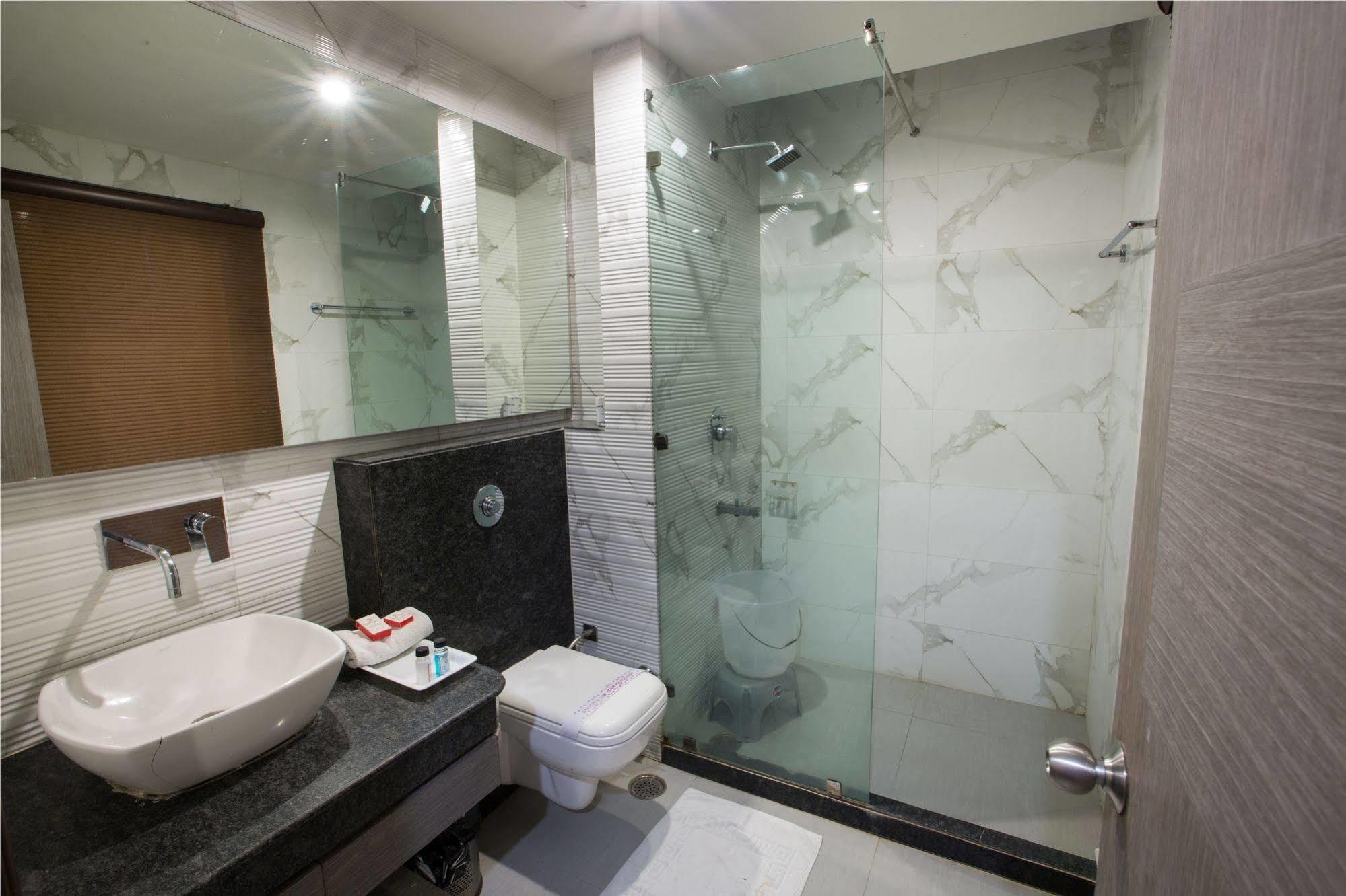 Hotel Narula'S Aurrum Amritsar Ngoại thất bức ảnh